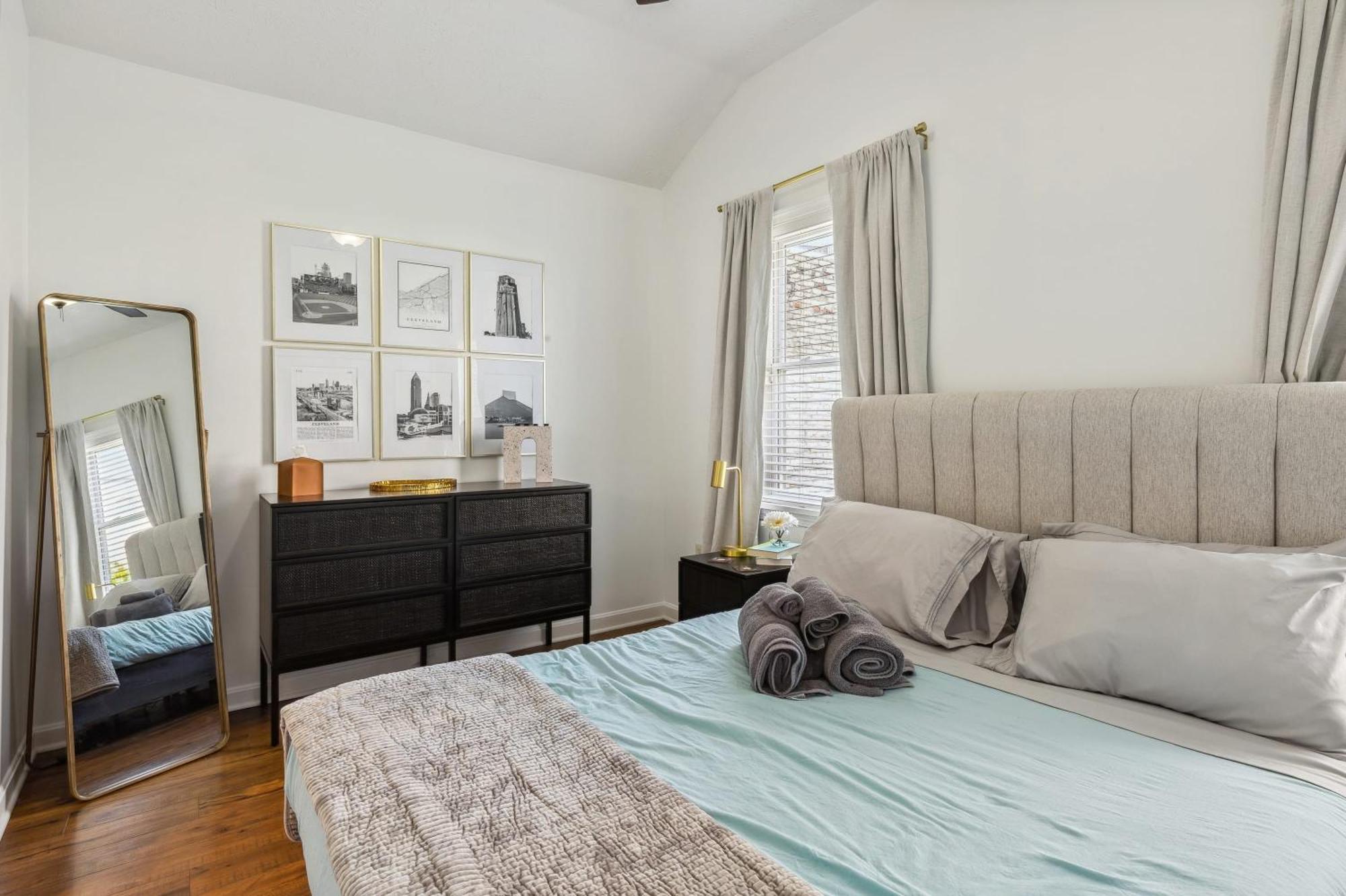 Newly Renovated Tremont Treasure I Cozy + Modern Villa Cleveland Exterior photo