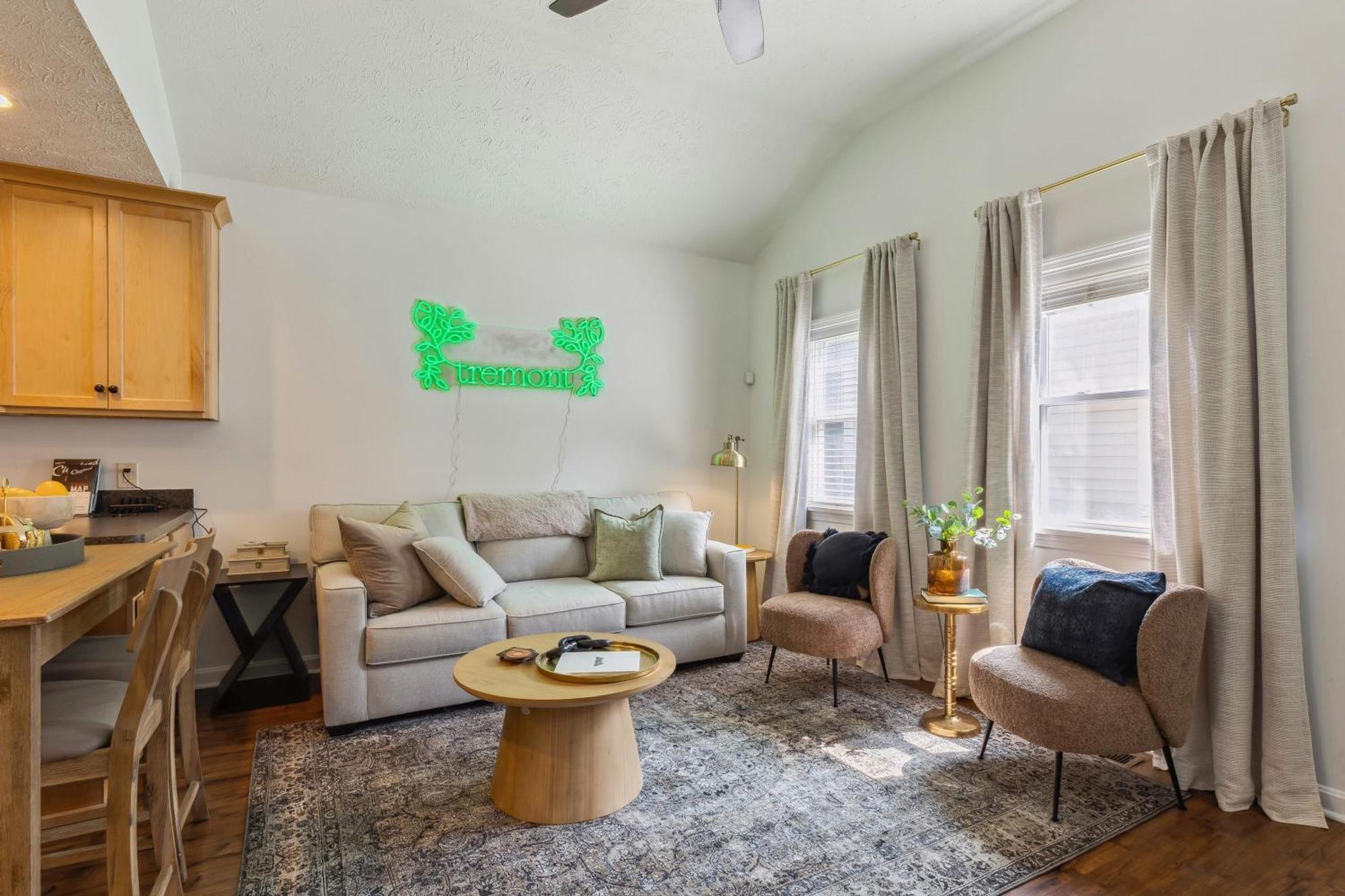 Newly Renovated Tremont Treasure I Cozy + Modern Villa Cleveland Exterior photo