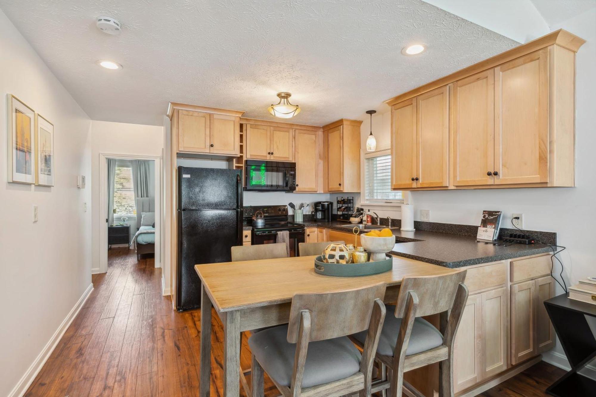 Newly Renovated Tremont Treasure I Cozy + Modern Villa Cleveland Exterior photo