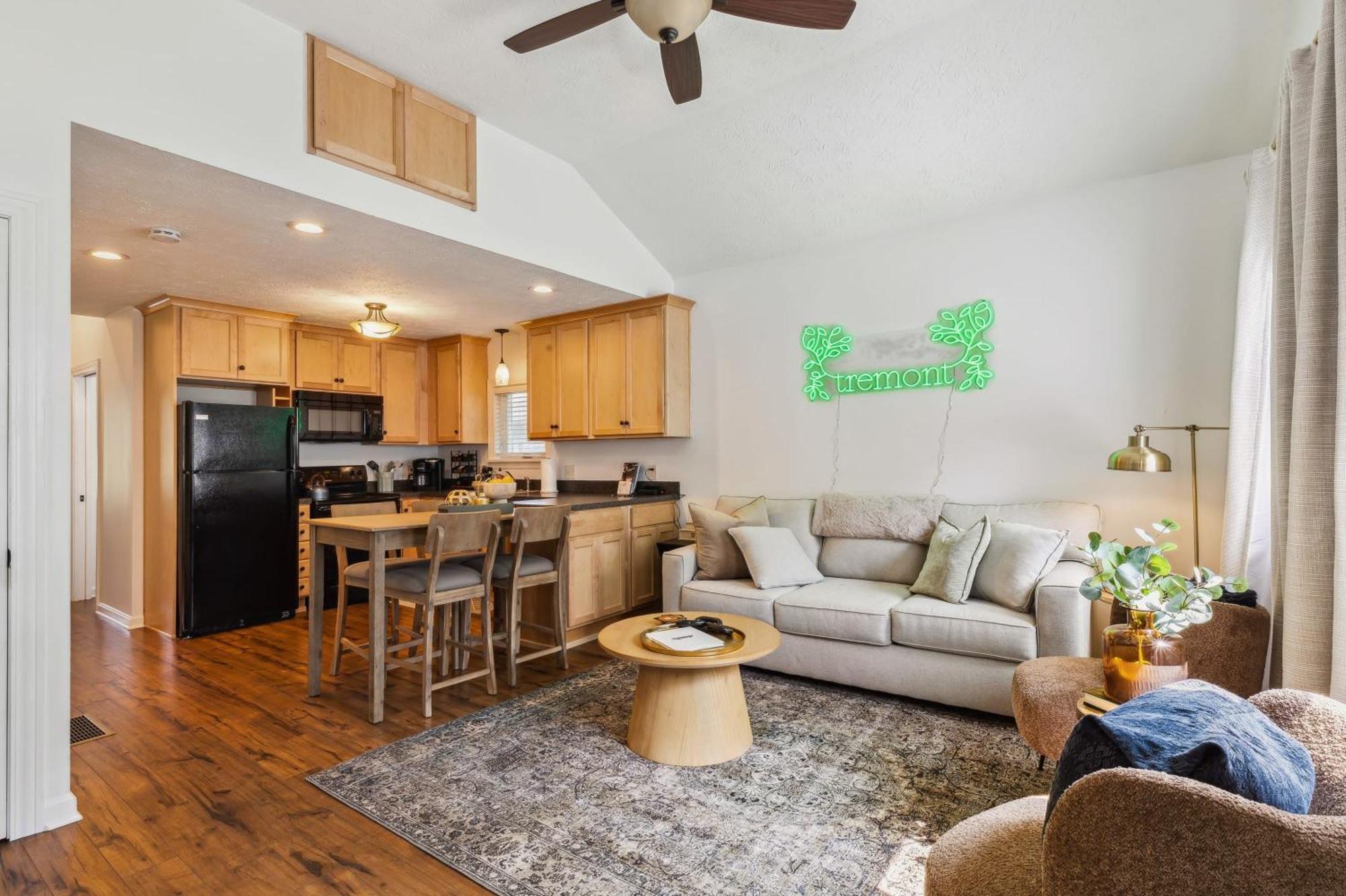 Newly Renovated Tremont Treasure I Cozy + Modern Villa Cleveland Exterior photo